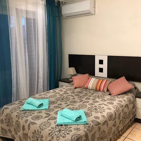 Spanish Style Flat Close To Center דירה