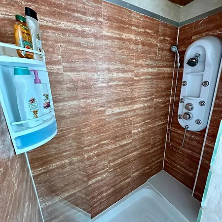 Spanish Style Flat Close To Center Apartment