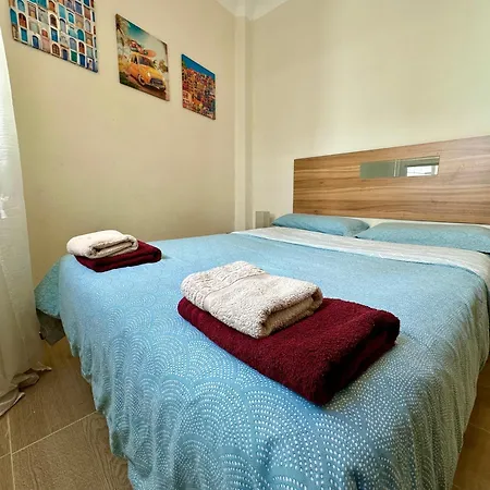 Spanish Style Flat Close To Center Apartment
