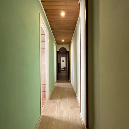 Spanish Style Flat Close To Center *