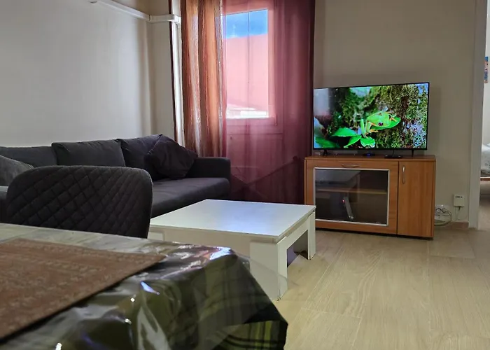 Spanish Style Flat Close To Center