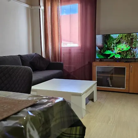 Spanish Style Flat Close To Center