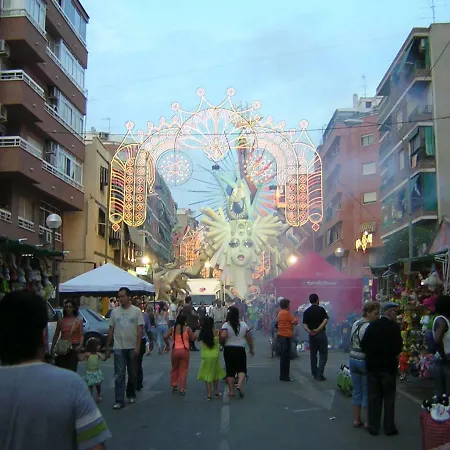 Spanish Style Flat Close To Center