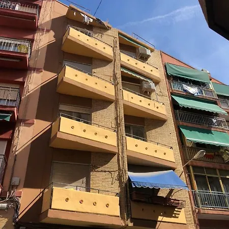 Spanish Style Flat Close To Center