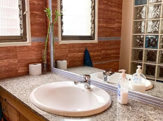 아파트 Spanish Style Flat Close To Center *