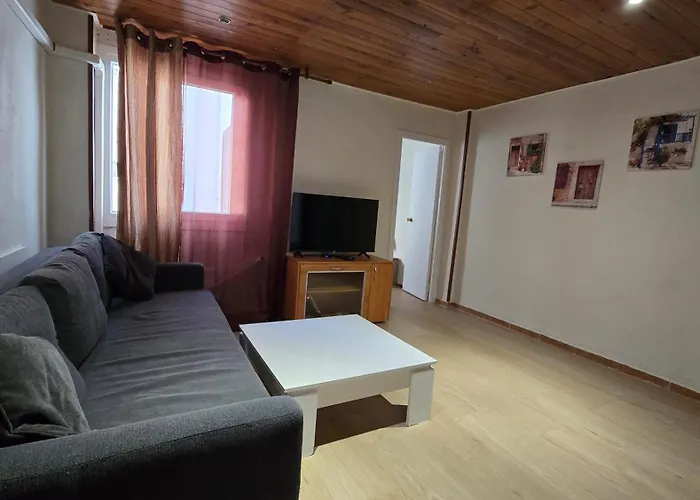 Spanish Style Flat Close To Center 아파트